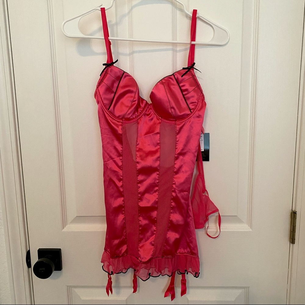 NWT Fredricks of Hollywood hot pink lingerie with matching thong size medium